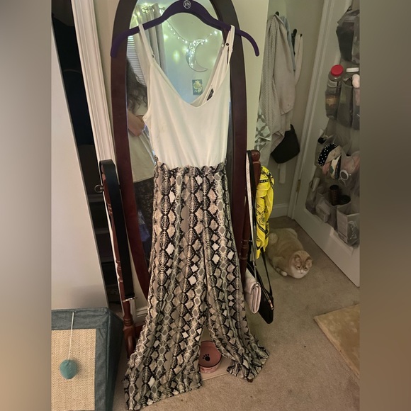 White and snake skin jumpsuit with waist tie - Picture 2 of 2